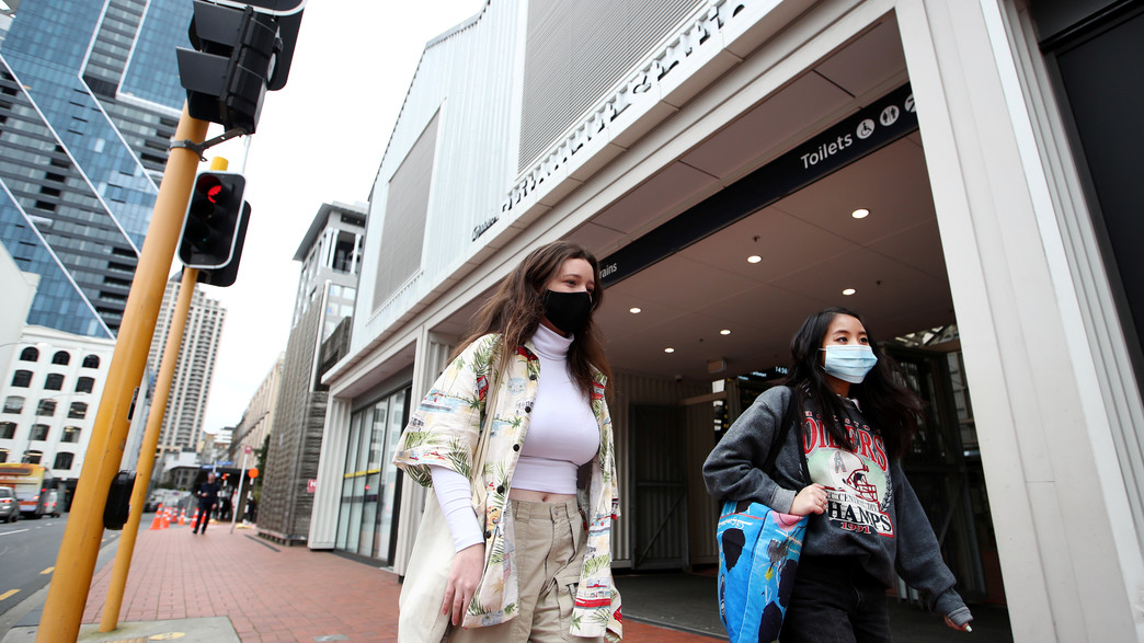 תושבי ניו זילנד עוטים מסכות באוקלנד