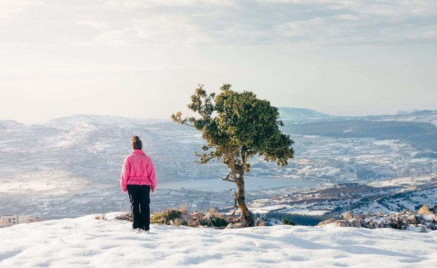 נהנים מהשלג ומזג האוויר הבהיר בהר חבושית, סמוך לחרמון (צילום: עומר שבתאי)