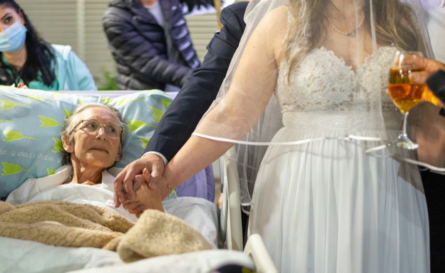 האמא חלתה - בני הזוג התחתנו בבית החולים (צילום: מידן מור אלון, קשת12)