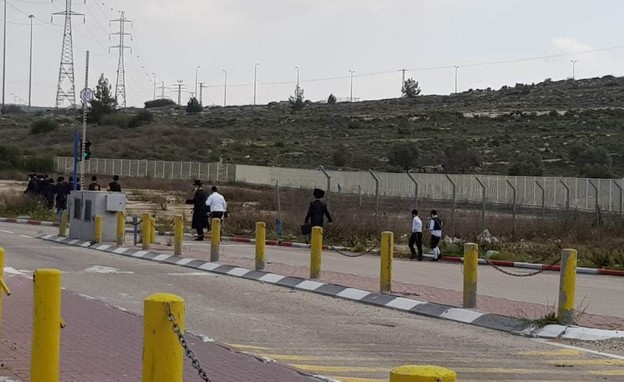 חרדים בדרכם לירושלים , מחסום, משטרה, פורים (צילום: משה ראובן מירקין, TPS)