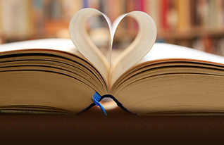 8 - דפים צורת לב, ספר (צילום: shutterstock By Pixeljoy)