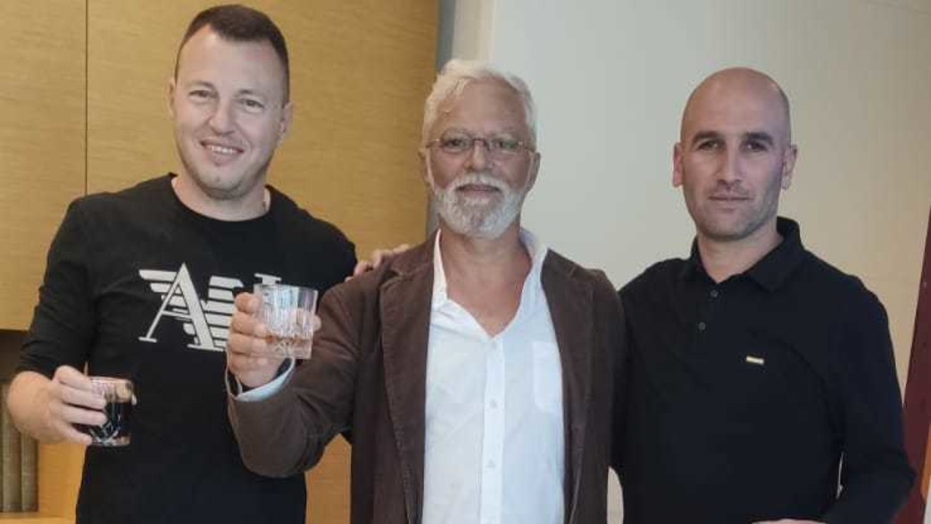 בעלי רשת זול סטוק, אדיר ונונו וסהר כוכבי, עם איתן יוחננוף