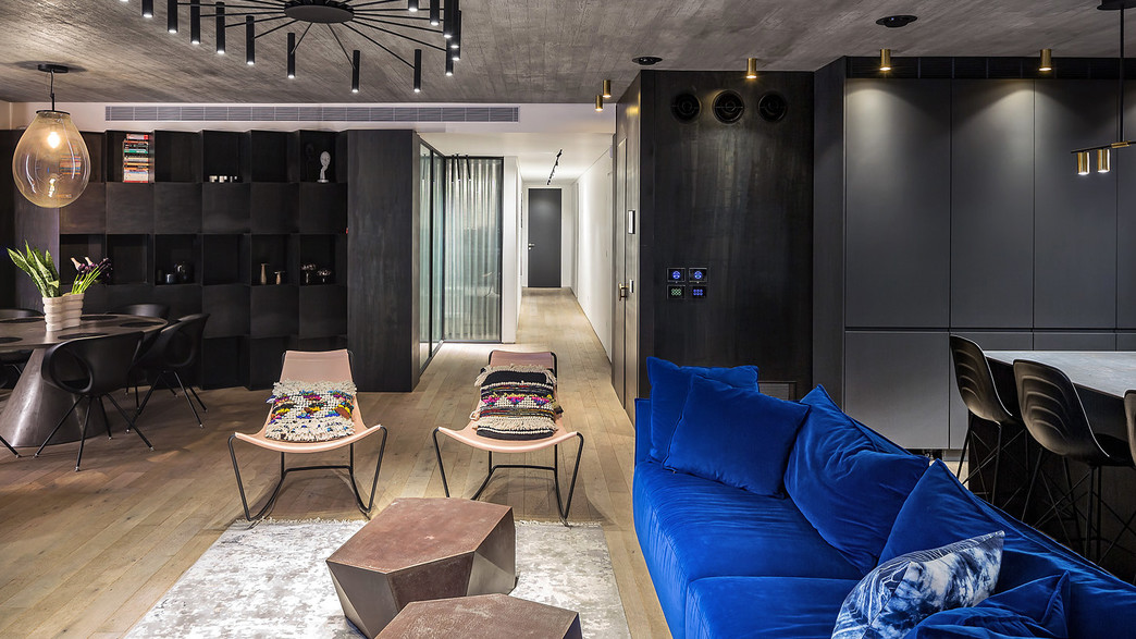 דלתות שחורות, עיצוב מירב רבינוביץ