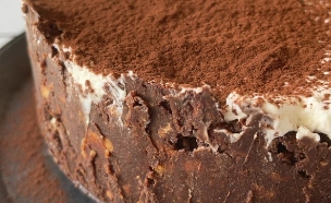 עוגת כדורי שוקולד וגבינה ללא אפייה (צילום: קרן אגם, mako אוכל)