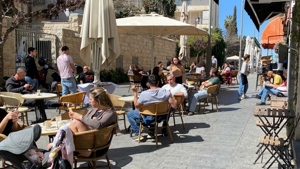 חזרה לשיגרה, קפה בצלאל בירושלים, קורונה