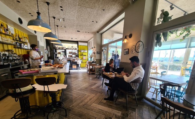 חזרה לשגרה, בית קפה בירושלים, לקוחות , קורונה (צילום: החדשות12)