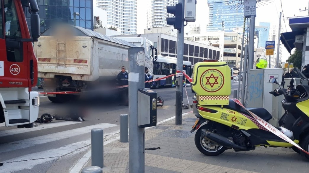 רוכבת קורקינט נהרגה בתאונת דרכים בתל אביב רוכבת קורקינט נהרגה בתאונת דרכים בתל אביב