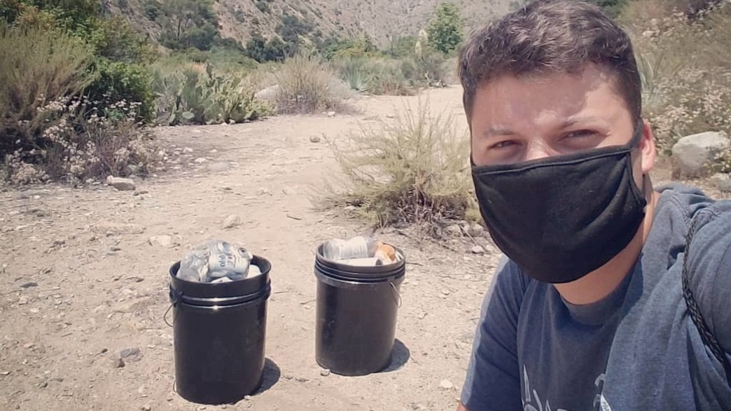 אסף זבל בפארק במשך 600 ימים אסף זבל בפארק במשך 600 ימים