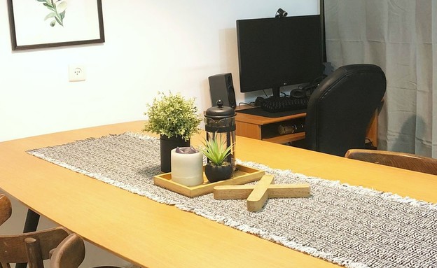 ג, וילון ב-20 שקל מגמא דיל משמש כמפת שולחן, עיצוב דנית בן דרור (צילום: דנית בן דרור)