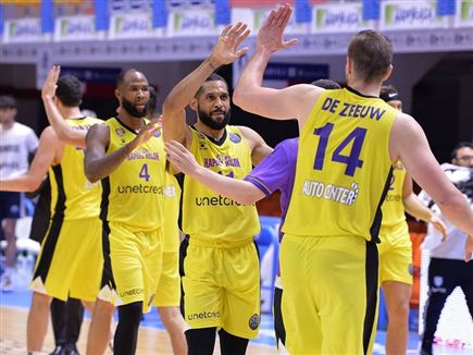 חולון חוגגת עוד ניצחון בליגת האלופות (FIBA) (צילום: ספורט 5)