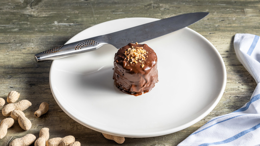 יעני סניקרס - בת-שי עוז, אסף דיי ומנאל איסמעיל