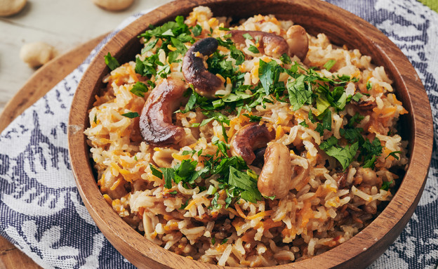 אורז בחלב קוקוס עם ירקות וקשיו (צילום: בבושקה הפקות)
