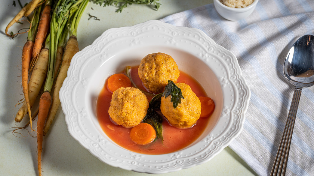 גפילטע פיש במרק סלק - חיים כהן גפילטע פיש במרק סלק - חיים כהן