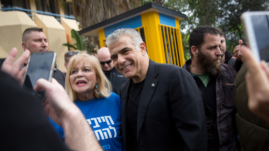 יאיר לפיד עם המצביעים יאיר לפיד עם המצביעים