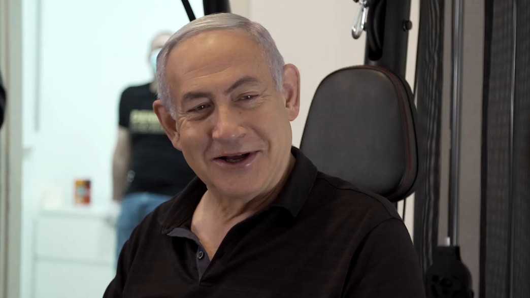 נתניהו מגלה את הסוד לצבע השיער שלו נתניהו מגלה את הסוד לצבע השיער שלו