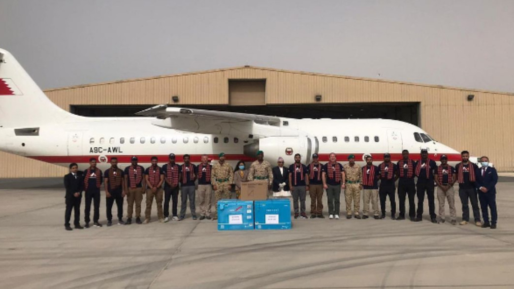 הנסיך הבחרייני עם מנות החיסונים בנפאל