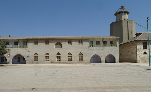 החצר הגדולה (צילום: Deror_avi, ויקיפדיה)