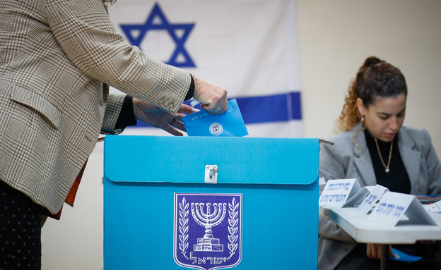 בחירות בישראל: הצבעה בקלפי (צילום: ‏אוליבייה  פיטוסי, פלאש/90 )