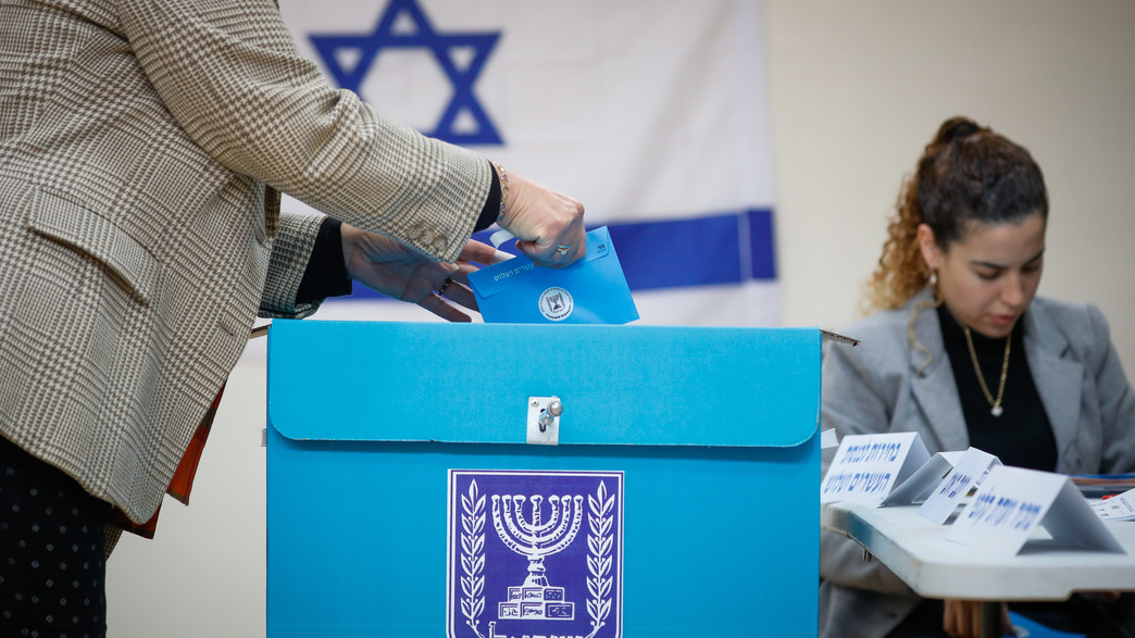 בחירות בישראל: הצבעה בקלפי (צילום: ‏אוליבייה  פיטוסי, פלאש/90 )