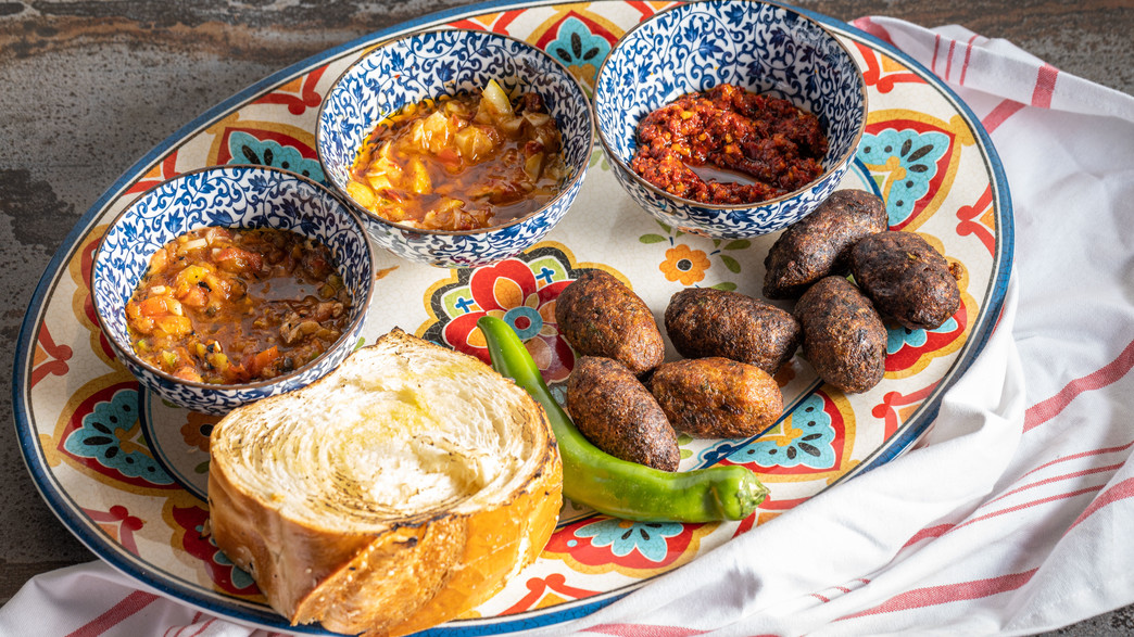 קציצות בשר עז ולחם של אסף דיי