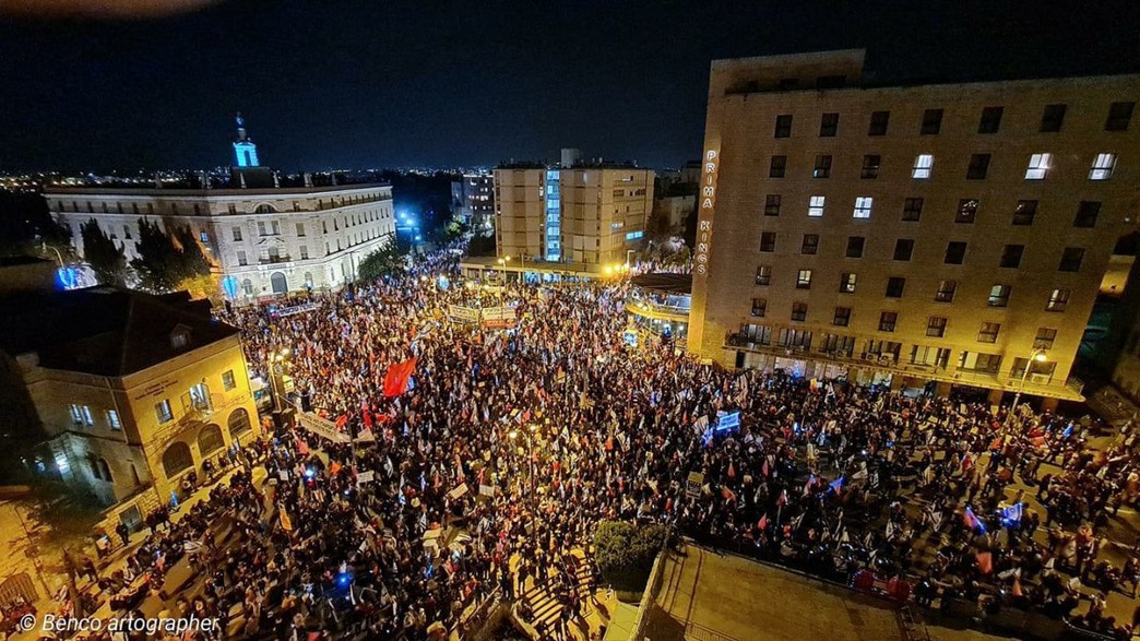הפגנה נגד נתניהו בכיכר פריז 