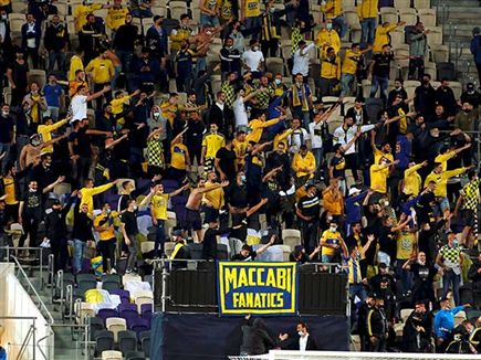 לעיני קהל ביציעים (אלן שיבר)