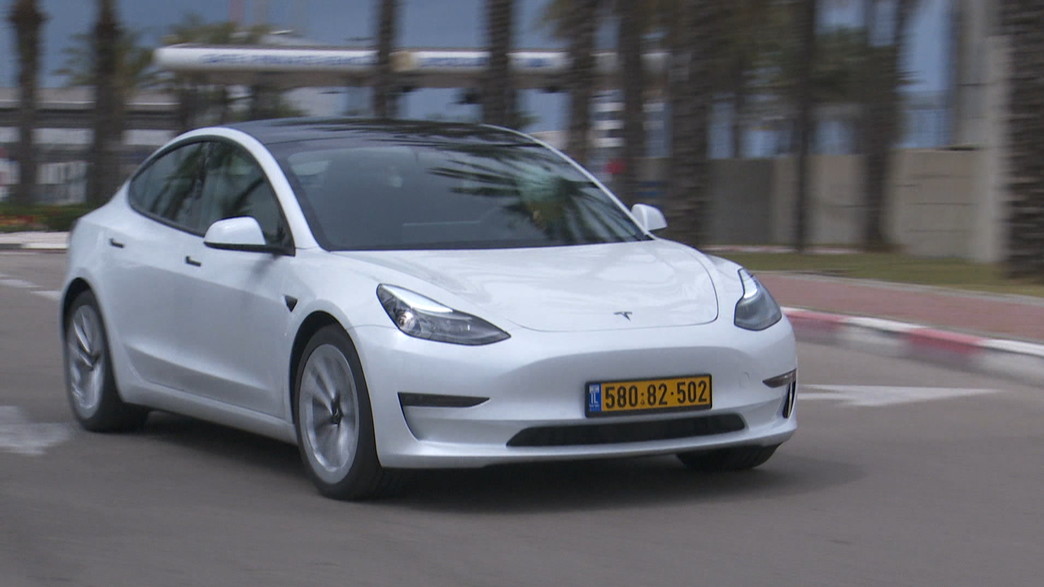 המכונית החשמלית החדשה של טסלה הגיעה לישראל המכונית החשמלית החדשה של טסלה הגיעה לישראל