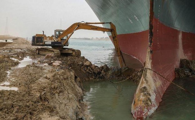 הספינה שתקועה בתעלת סואץ (צילום: CNN)