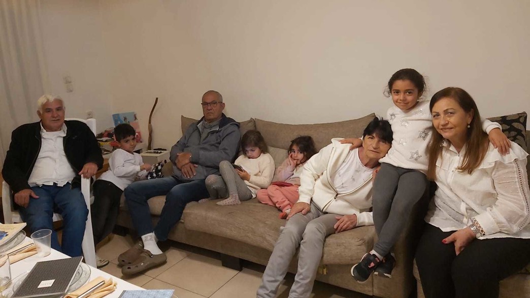 משפחת טובי חוגגת את החג ביחד