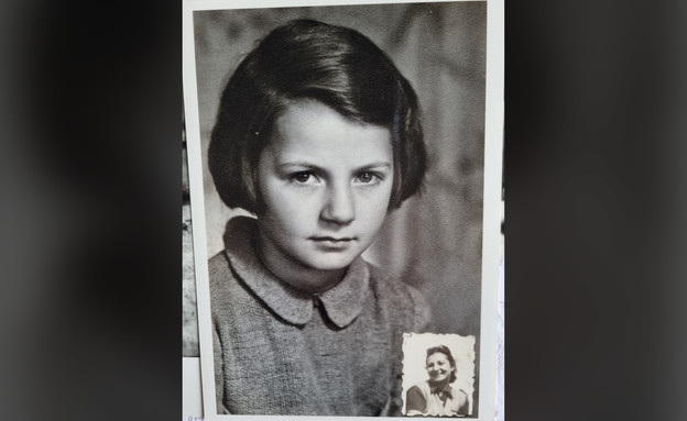 אליסיה בצ'כיה בגיל 8 ובפינה תמונת אמה