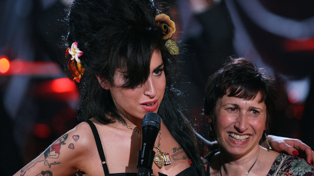 איימי ווינהאוס ואמה איימי ווינהאוס ואמה