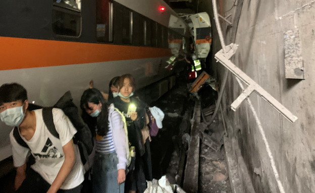 תאונת רכבת בטאייוואן (צילום: רויטרס)