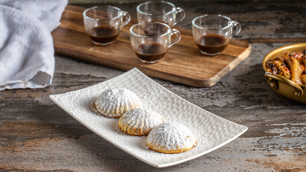 מעמול במילוי פיסטוקים וקפה - מנאל איסמעיל