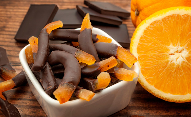 קליפות תפוז מצופות שוקולד מריר (צילום:  Victor Moussa, shutterstock)