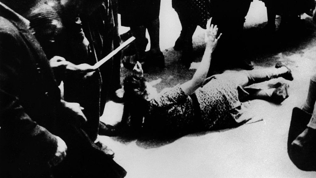 אישה בשואה אישה בשואה