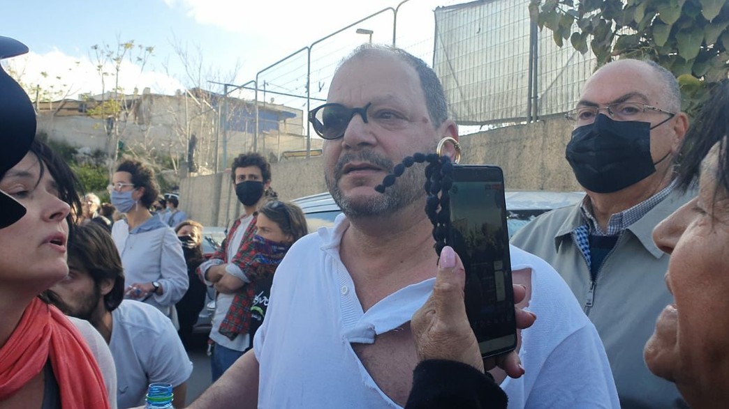 ח"כ עופר כסיף הותקף באלימות במהלך הפגנה בשייח גראח