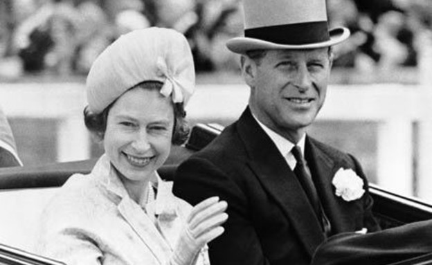 אליזבת' ובעלה פיליפ ביום ההכתרה (צילום: AP)