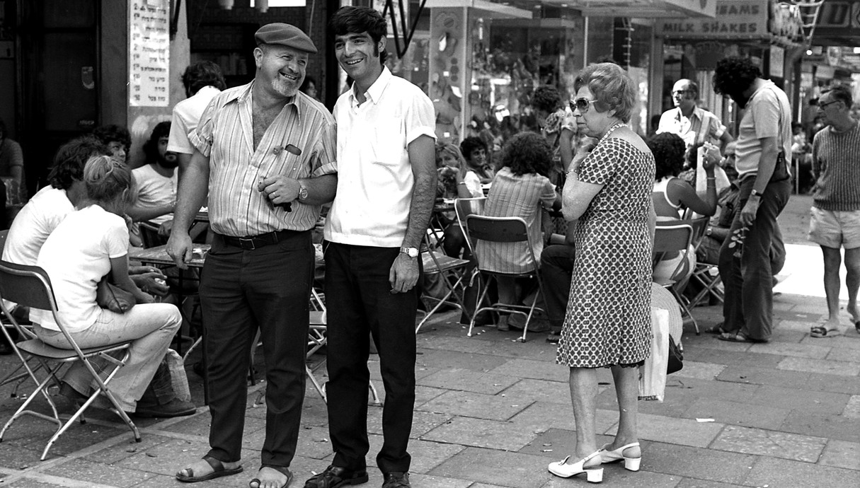 קפה כסית דיזנגוף תל אביב 1974 (צילום: יעל רוזן)