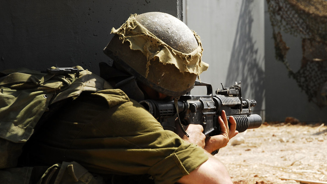 חייל נלחם  חייל נלחם