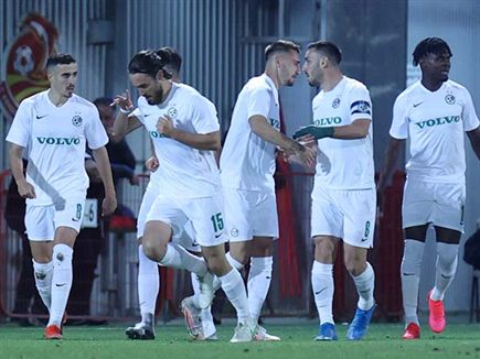 ואותתה למכבי תל אביב שהיא חזק במאבק האליפות (דני מרון)