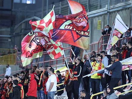 הקהל המקומי הגיע עם הרבה אופטימיות (דני מרון)