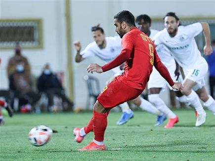 רועי גורדנה מחמיץ את הפנדל. רגע המפנה של אשדוד במשחק (דני מרון)