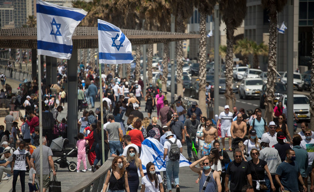 יום העצמאות 2021, הטיילת בתל אביב (צילום: מרים אלסטר, פלאש/90 )