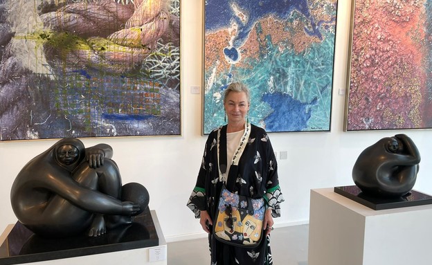 אריאלה ורטהיימר בתערוכה בדובאי