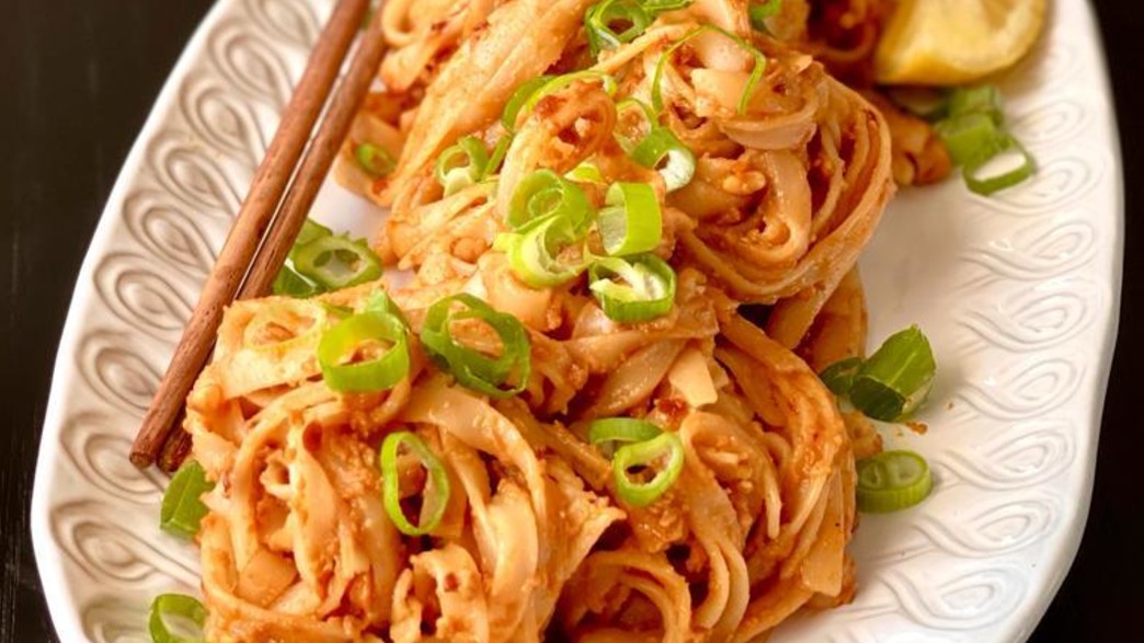 נודלס ברוטב שתי דקות