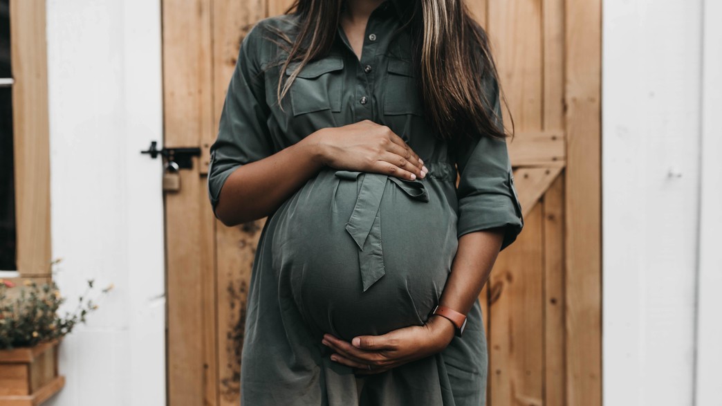 אישה בהריון (צילום: camylla-battani-son, unsplash)