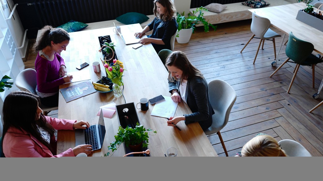 עובדות במשרד