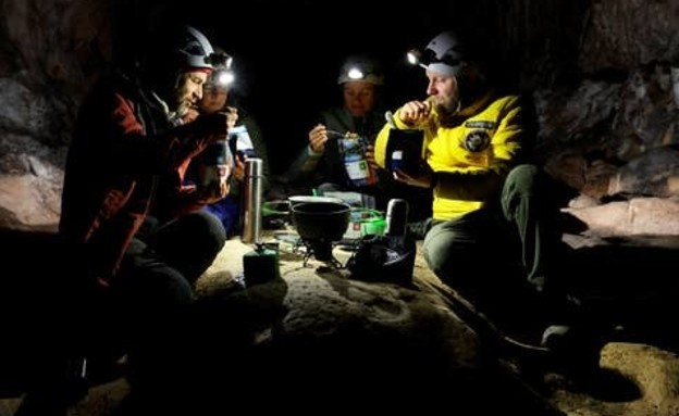 ניסוי: 40 יום במערה חשוכה (צילום: AP)