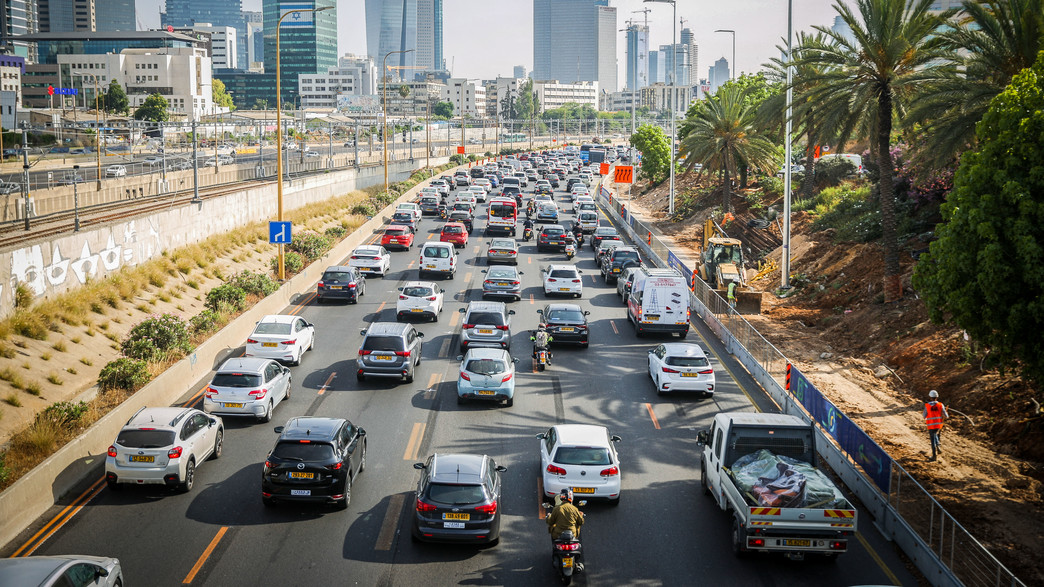 פקקים בנתיבי איילון פקקים בנתיבי איילון