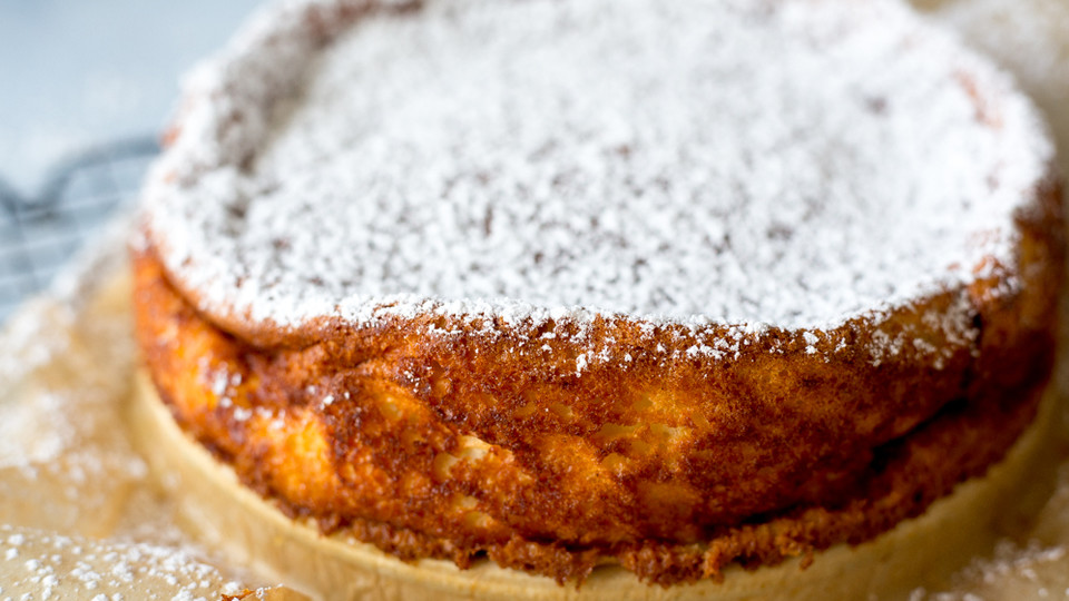 עוגת יוגורט לימון ללא קמח  (צילום: קרן אגם, mako אוכל)